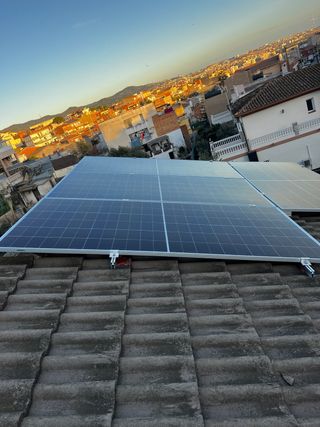 INSTALACION FOTOVOLTAICA
PANELES SOLARES 