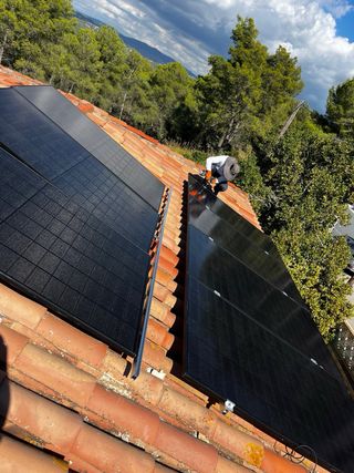 INSTALACION FOTOVOLTAICA
PANELES SOLARES 