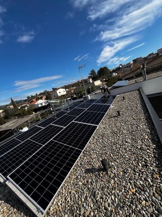 INSTALACION FOTOVOLTAICA
PANELES SOLARES 