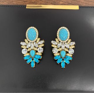 Pendientes largos dorados con turquesa