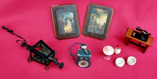 CASA DELLE BAMBOLE D'EPOCA, GIOCATTOLI, MOBILI, VESTITI