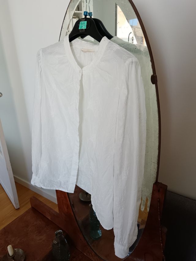 Camisa blanca cuello mao