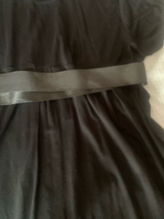 Camiseta negra con cinturón de raso