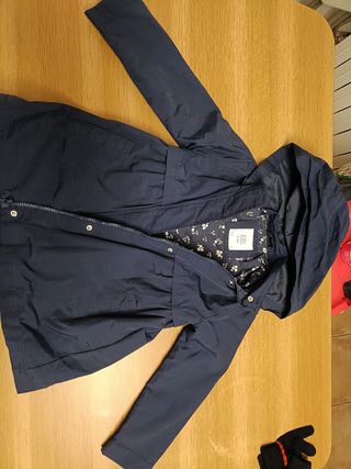 Gabardina fina niña azul marino. Talla 6 años