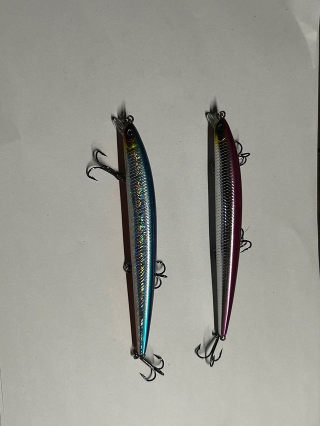 2 señuelos de 13cm y 13,5 gr aprox tipo minnow
