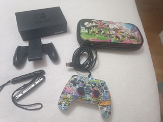 Nintendo Switch Negro con mandos Azul y Rojo