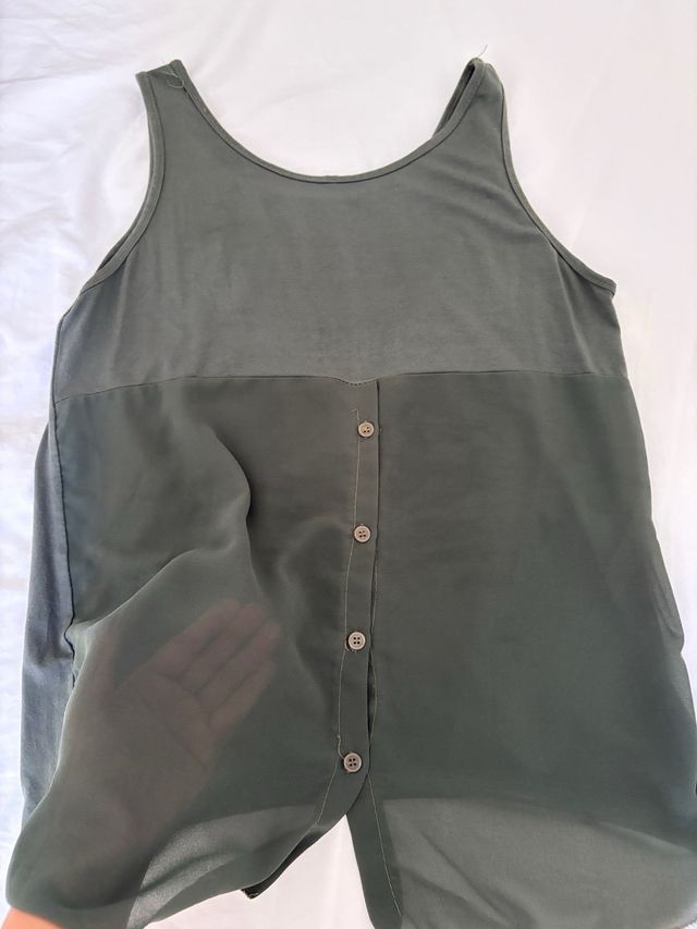 Camiseta tirantes verde con transparencia