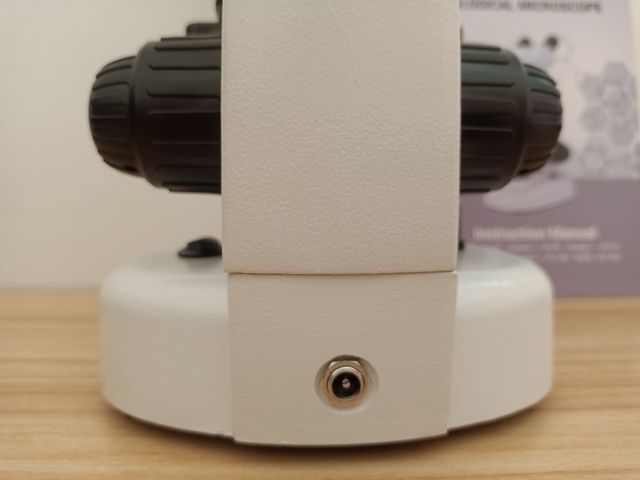 Nueva - Microscopio de laboratorio