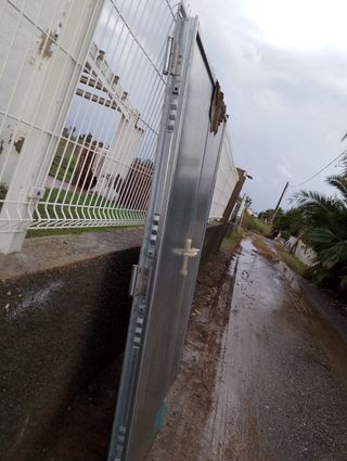 Puerta doble de aluminio 1,50 cm por  2,04 cm