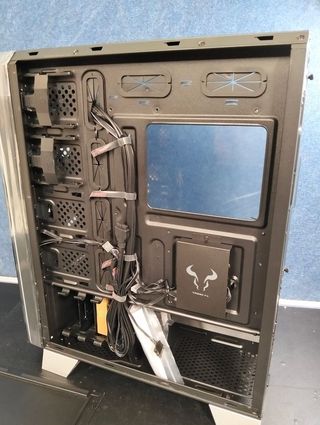 Caja Full-Tower Riotoro CR1288 Prism RGB Negra