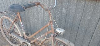 Bicicleta clásica oxidada