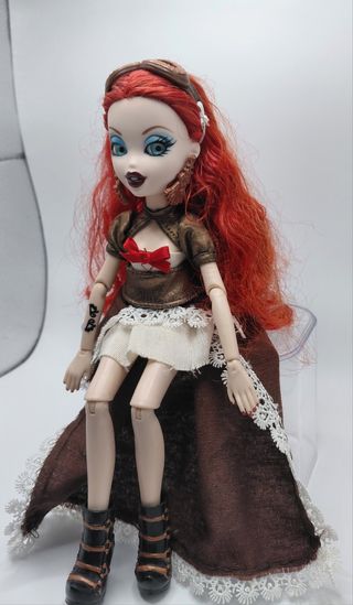 Muñeca brujita meygana broomstix bratzillaz bratz 