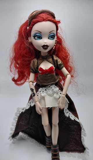 Muñeca brujita meygana broomstix bratzillaz bratz 