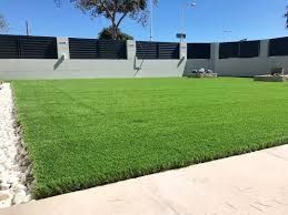 Instalación de césped artificial profecional.