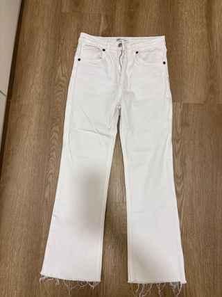 Pantalón vaquero blanco Zara