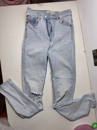 Jeans vaqueros desgastados azules