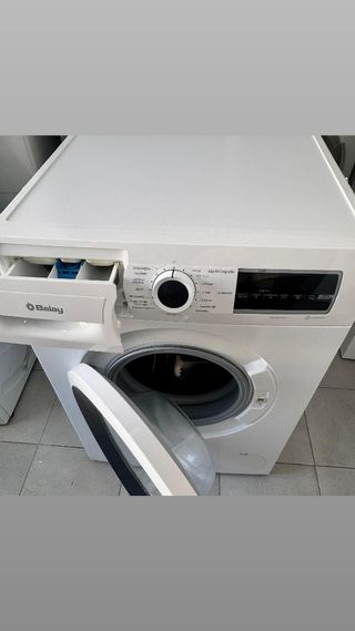 LAVADORA DE CARGA FRONTAL MARCA BALAY DE 8 KILOS 
