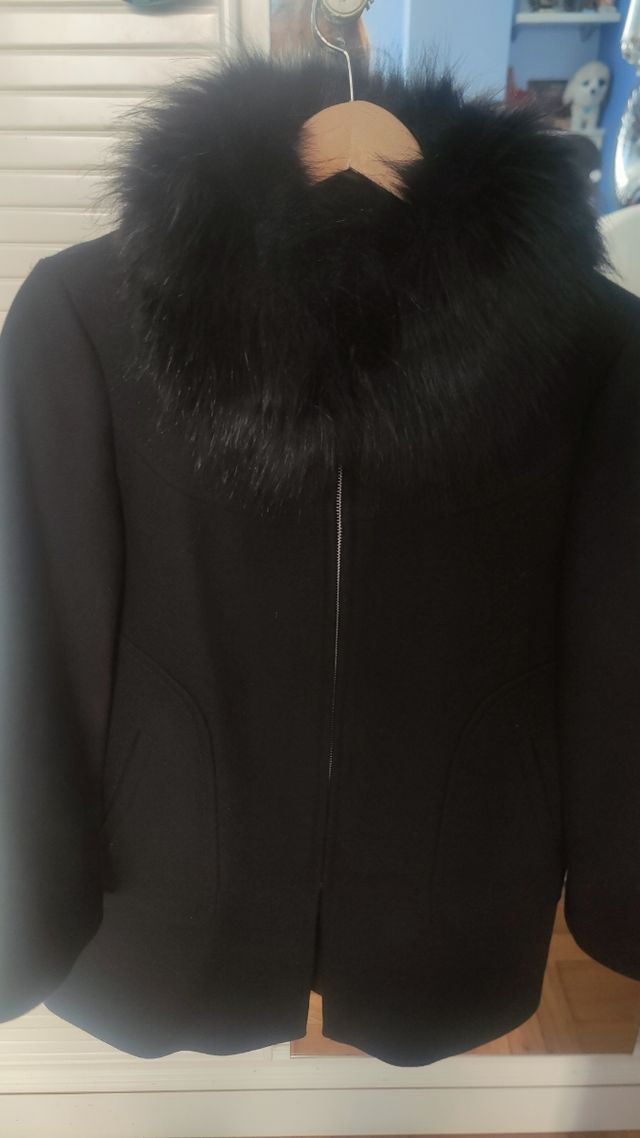 Abrigo Zara Negro con cuello pelo