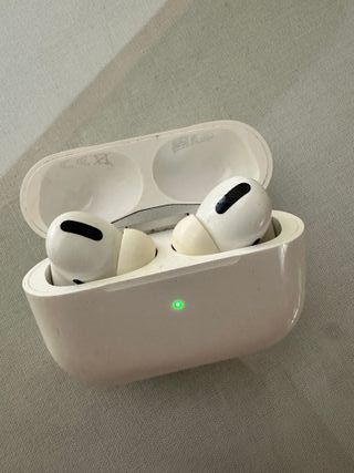 AirPods Pro con estuche de carga inalámbrica