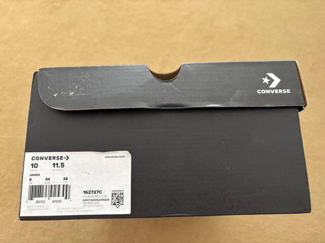 Zapatillas Converse grises y negras