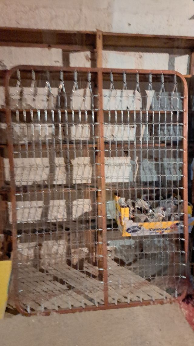 Somier metálico marrón