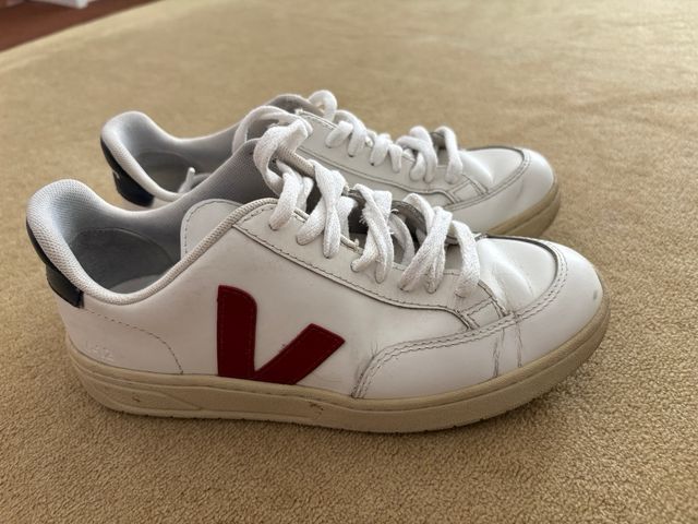 Zapatillas Veja V-12 Leather Blancas y Rojas