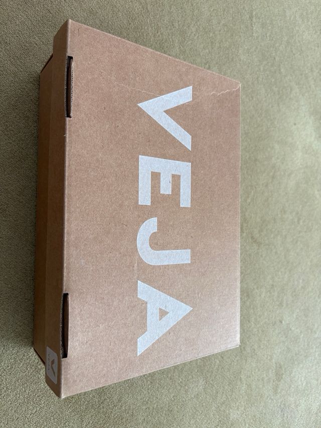 Zapatillas Veja V-12 Leather Blancas y Rojas