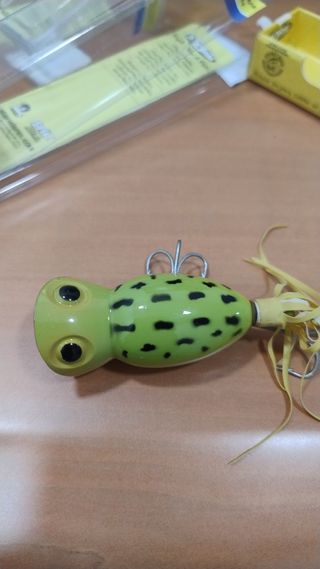 Señuelo de pesca vintage tipo rana