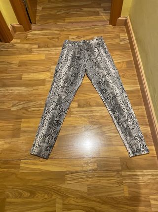 Pantalón jeans talla 36 marca Stradivarius