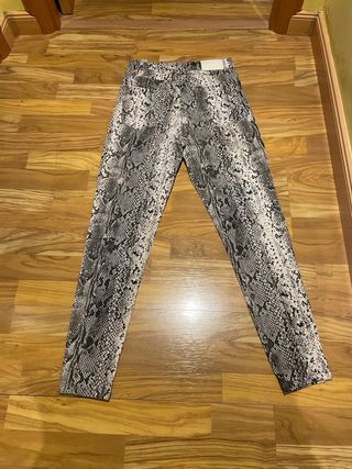 Pantalón jeans talla 36 marca Stradivarius