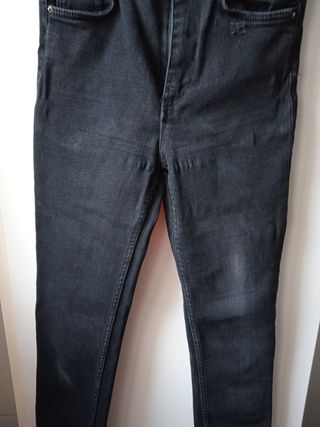 Pantalón vaquero negro Zara Talla 34