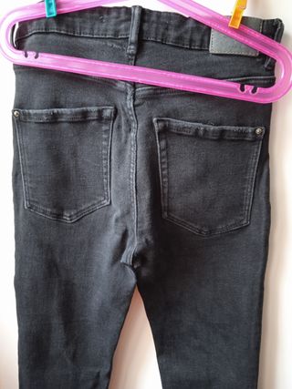 Pantalón vaquero negro Zara Talla 34