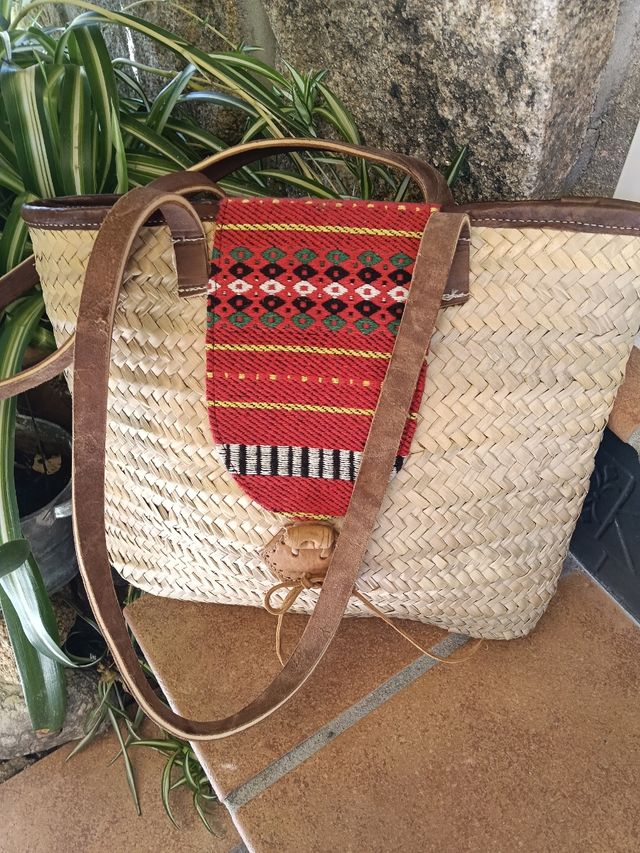 Nuova borsa in paglia e pelle di qualità e un'altra borsa regalo