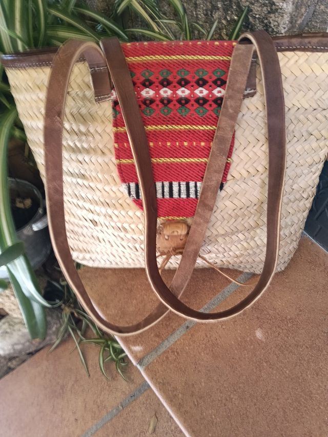 Nuova borsa in paglia e pelle di qualità e un'altra borsa regalo