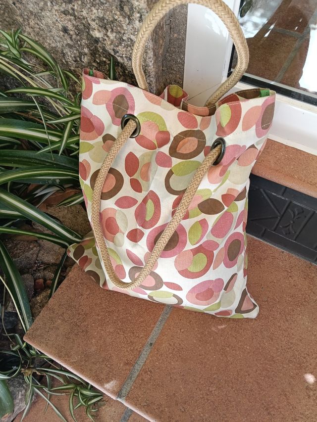 Nuova borsa in paglia e pelle di qualità e un'altra borsa regalo