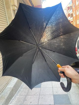 3 Paraguas antiguos con mango de madera 