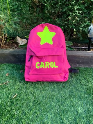 Mochila fucsia de mujer con estrella y nombre