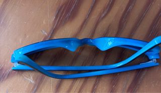 Gafas de sol infantiles negras y azules