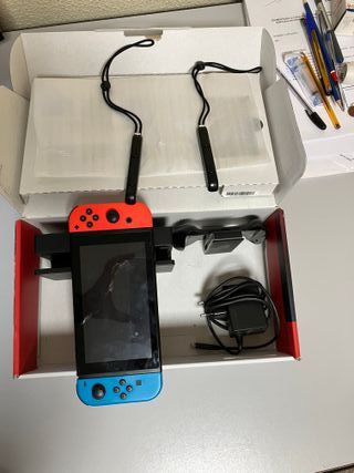 Nintendo Switch roja y amarill