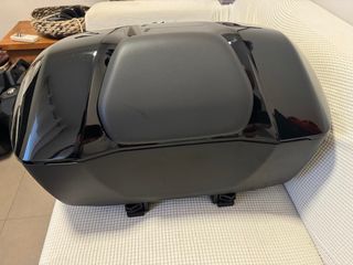 Top Case BMW XR 1000 de 49L Negro. 2 cascos