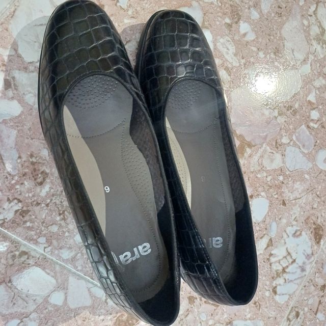 Zapatos de mujer negros , cuero