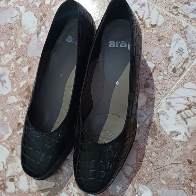Zapatos de mujer negros , cuero