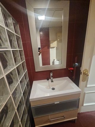 Conjunto espejo y lavabo baño