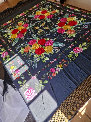 Manton de Manila Negro Bordado Flores