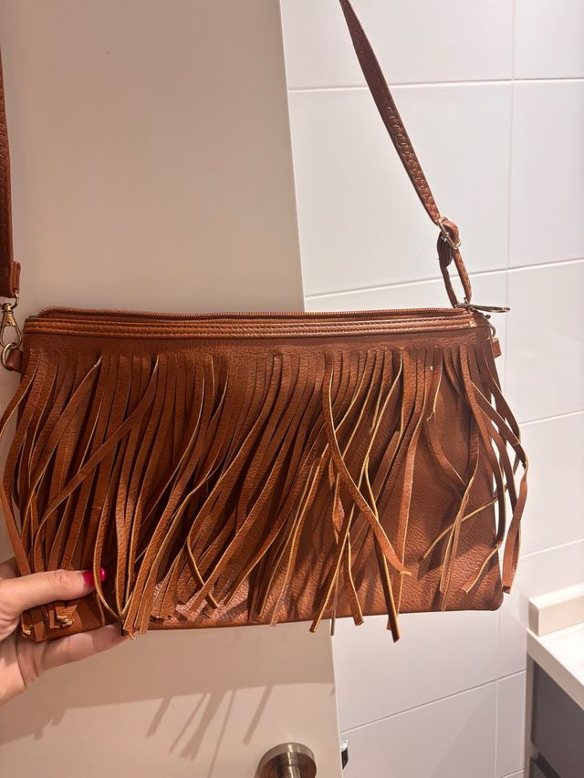 Bolso de mano con flecos marrón