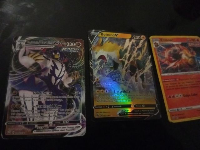 Carta Pokémon Urshifu VMAX Rapid Strike