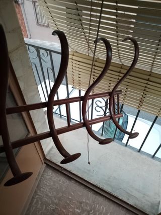 Lavabi e appendiabiti antichi in legno
