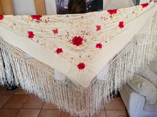 Manton Manila Beige Bordado Flores Vintage