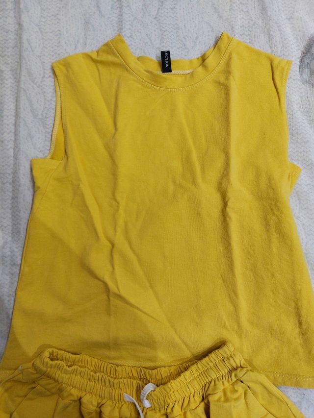 Completo sportivo gonna e maglia giallo