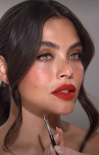 MAQUILLADORA Y PELUQUERA PROFESIONAL 